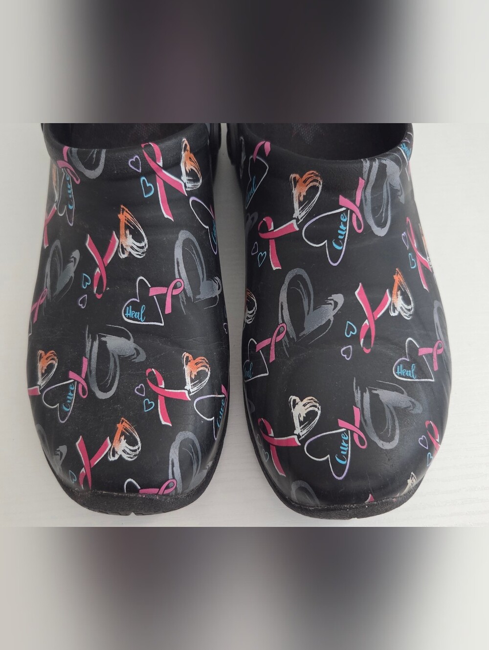Size 7 Slip Resistant Clogs - Picture 6 of 11